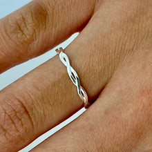 Twisted Band Ring