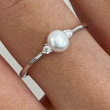 Pearl Regina Ring