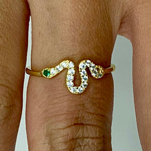 Horizontal Snake with Green Eye Ring
