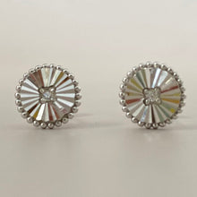 Shiny Disc with Bubble Edge Studs