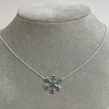 Plain Snowflake Necklace