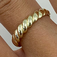 Simple Ripple Ring
