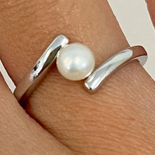 Simple Pearl Split Ring