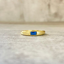 Embedded Rectangle Band Ring