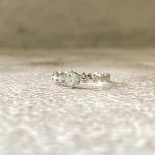 Leaf Band Solitaire Ring