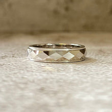 Diamond-Cut Spinner Band Ring