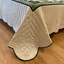 Green Lonestar in Commons King Quilt