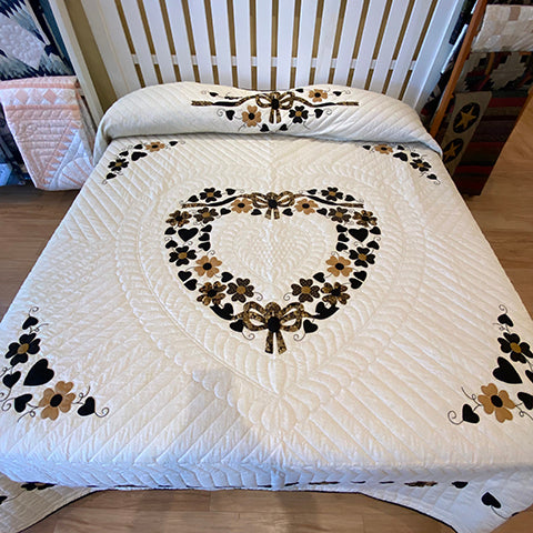 Black/Gold Hearts Bouquet King Quilt