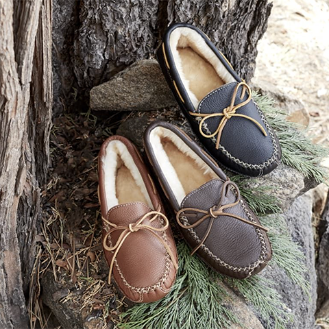 Minnetonka sheepskin moose discount slipper