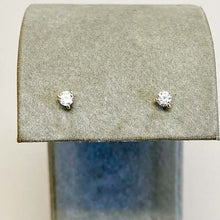 3-Prong Solitaire Stud Earrings