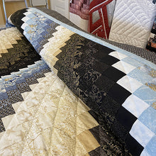 Blue & Cream Surf Song King Quilt
