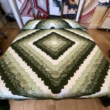 Green Ocean Wave King-sized Quilt