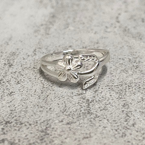 Flower with Leaves Ring