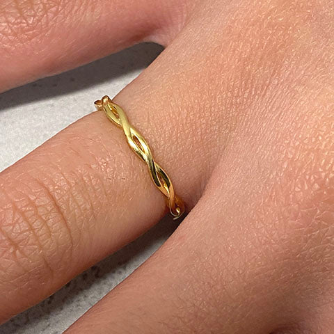 Mini Twist Ring