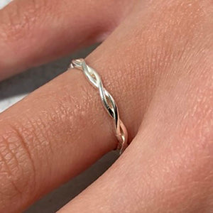 Mini Twist Ring